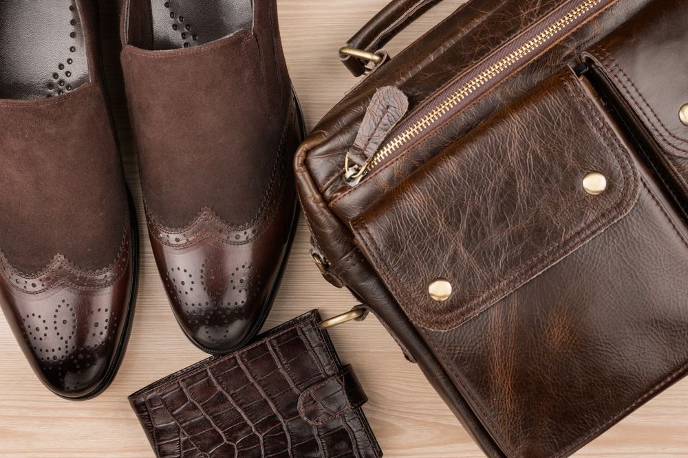 Restore the softness and shine of leather shoes, bags, and accessories using olive oil, a natural alternative to chemical leather conditioners.