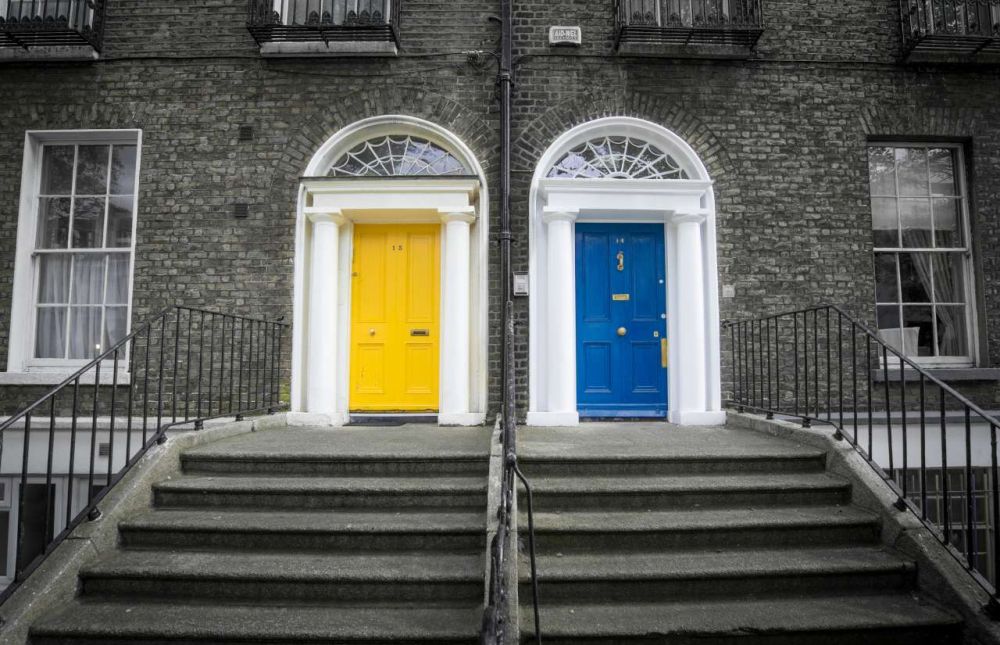 The front door is an entrance of the whole Qi energy, thus the most important space in our house.