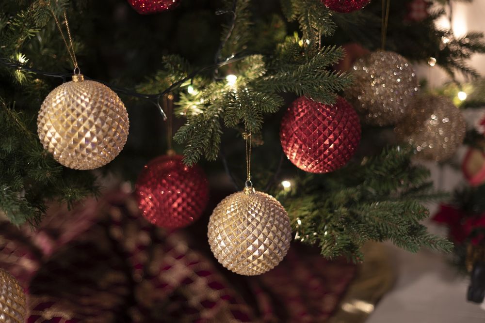 With all eyes on the Christmas tree you can't forget about cleaning the ceiling and chandeliers.