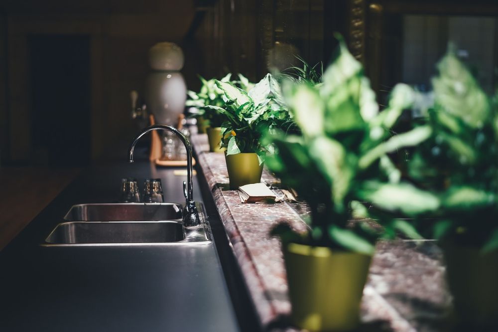 A clean sink does not only look better - it's also hygienic.