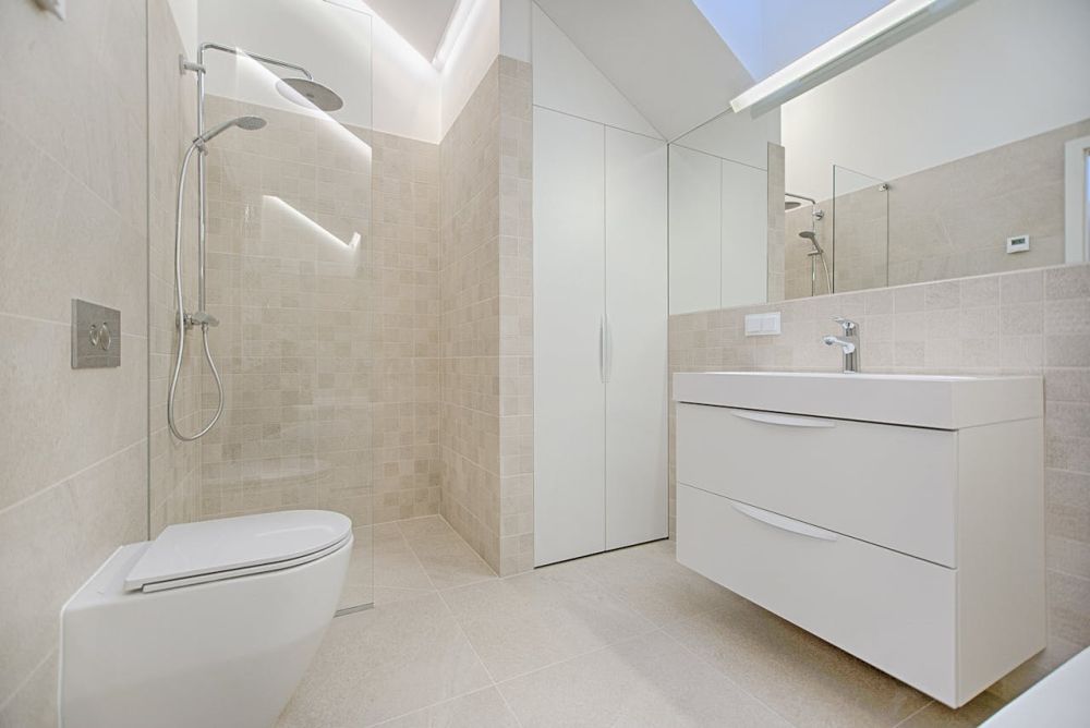 A white marble bathroom shower makes an elegant decor.