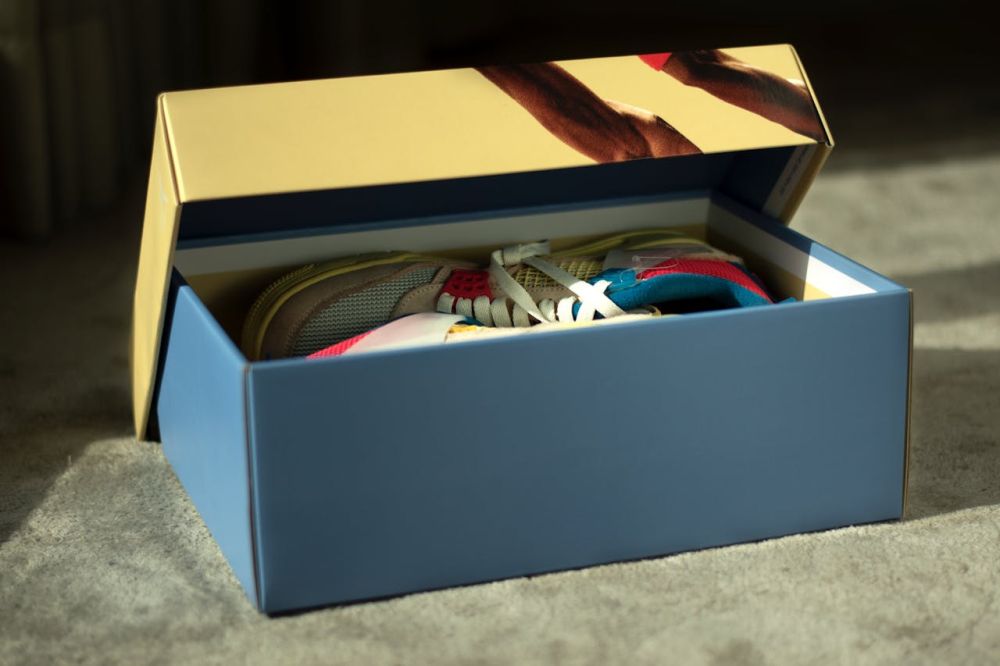 Shoe boxes protect your shoes and keep it well-organized.