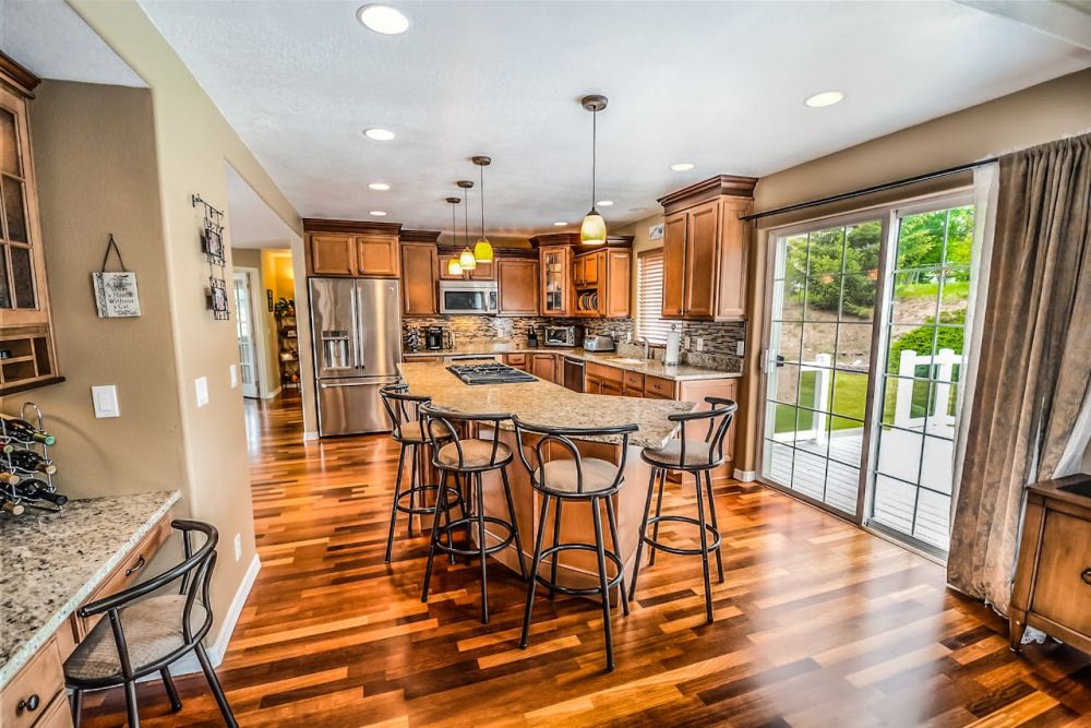 Crystal clean wooden flooring with vinegar house cleaning.