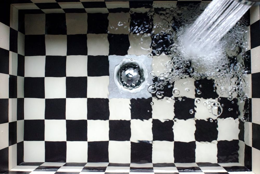 Don't worry when your drain gets clogged - baking soda and vinegar provide an easy and non-toxic solution.