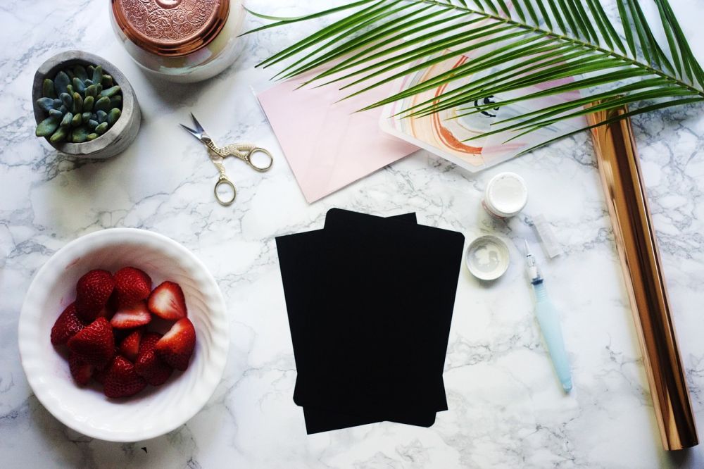 It's possible to use marble countertops regularly and still keep them clean.