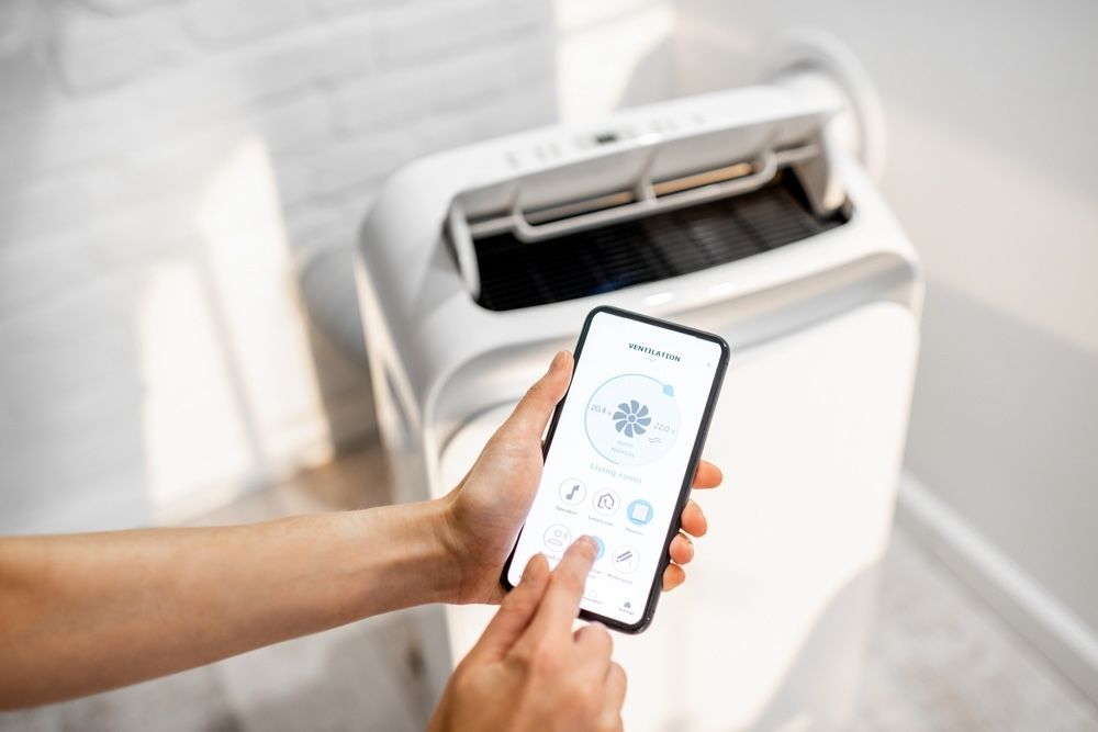 Smart dehumidifiers offer an automated solution for maintaining optimal indoor humidity levels, crucial for preventing mold growth. These devices adjust their operation based on real-time data, ensuring that the home's environment remains within safe humidity ranges.