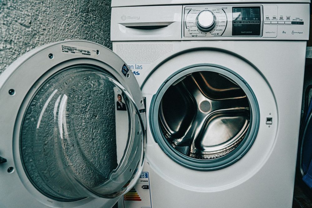 After each wash, leave the washing machine door open to allow the interior to dry out. This simple step helps prevent mold and mildew growth inside your machine.